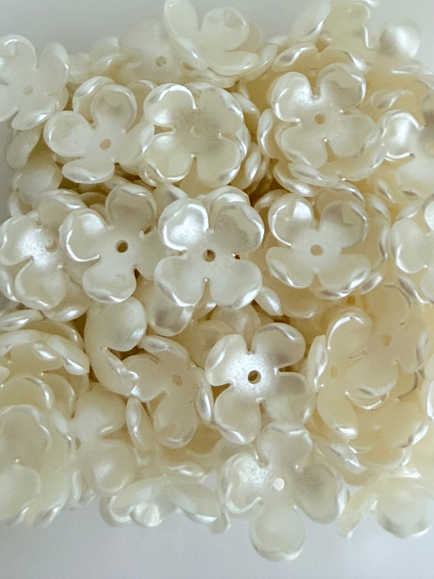 White Acrylic 4-Petal Hydrangea Flower Beads • DIY Jewelry & Beaded Flower Supplies