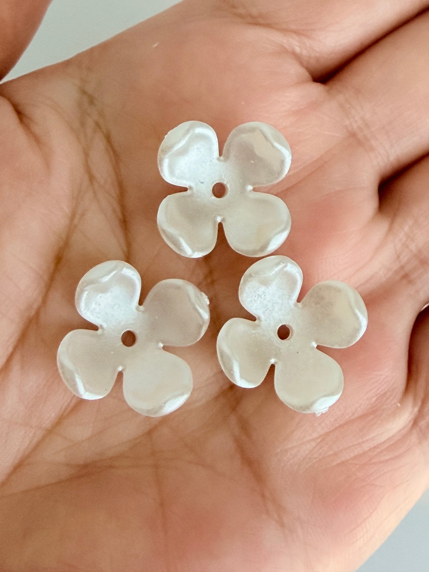 White Acrylic 4-Petal Hydrangea Flower Beads • DIY Jewelry & Beaded Flower Supplies