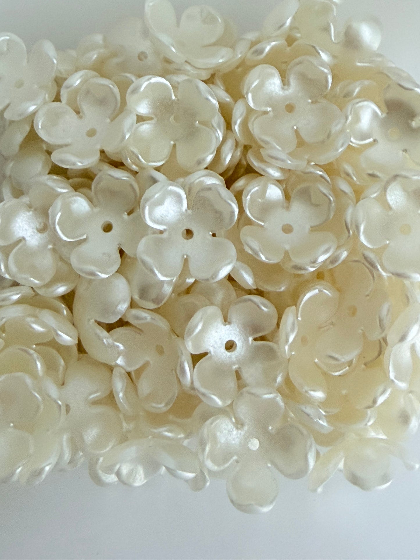 White Acrylic 4-Petal Hydrangea Flower Beads • DIY Jewelry & Beaded Flower Supplies