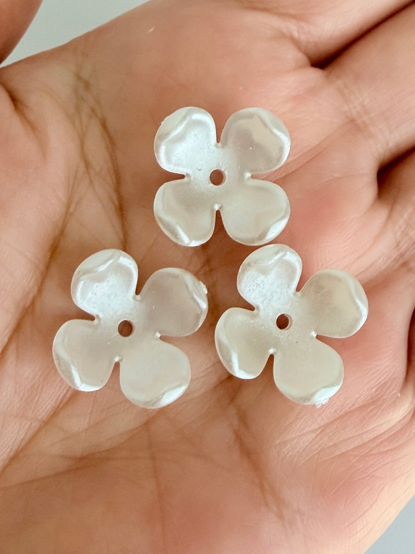 White Acrylic 4-Petal Hydrangea Flower Beads • DIY Jewelry & Beaded Flower Supplies